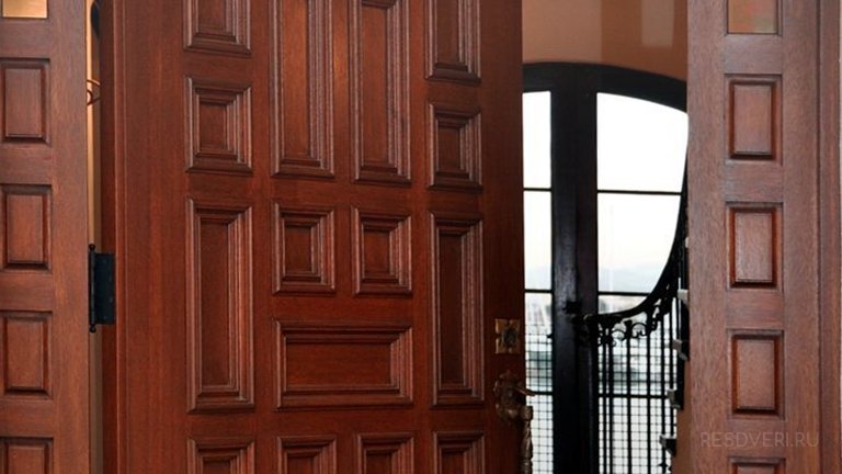 Восстановление входной деревянной двери