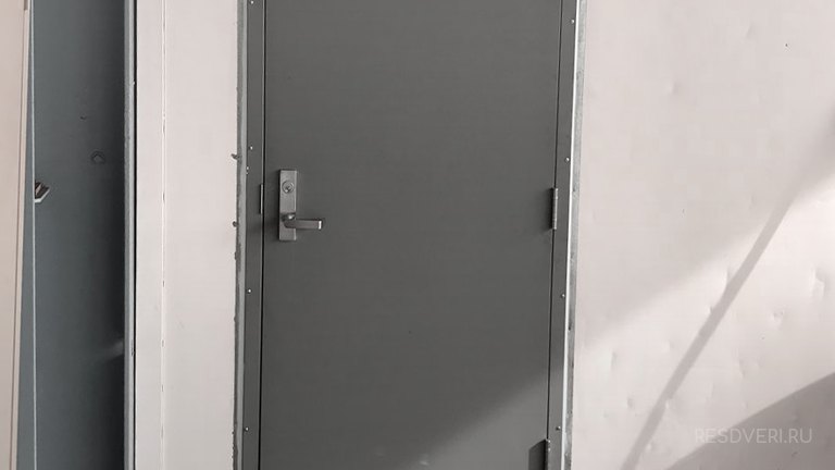 Ремонт входной металлической двери в квартире
