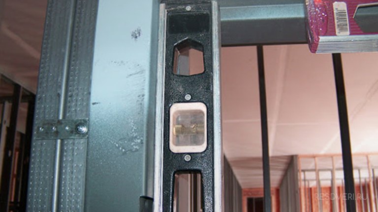 Ремонт дверных откосов после установки железных дверей