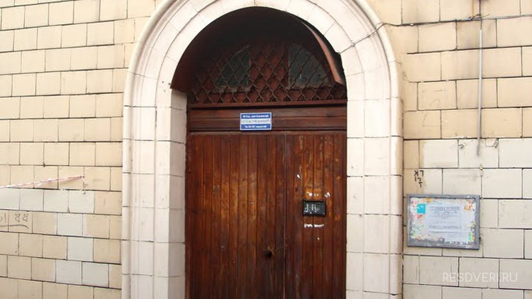 Реставрация входных деревянных дверей