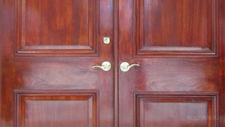 Реставрация входной деревянной двери